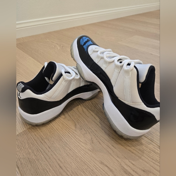 Jordan 11 Low - Concord - Picture 10 of 11